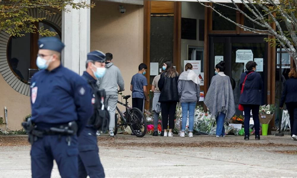 Γαλλική Αντιτρομοκρατική: Τσετσένος ο δράστης που αποκεφάλισε τον καθηγητή στο Παρίσι